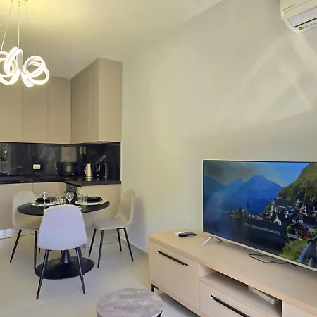 Apartment In Near Sandy